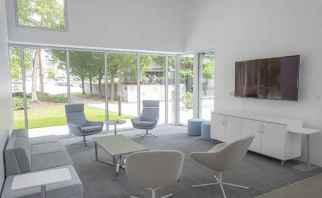 Lasry-Cohen House - modern chairs in circle