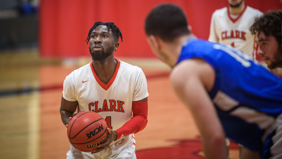 basketball player lining up free throw