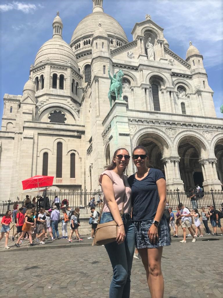 Alumnae Julie Reed and Amanda Greenblatt in Paris