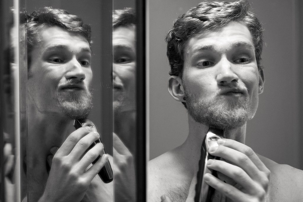 Samuel Mescon documents his daily life in quarantine - shaving