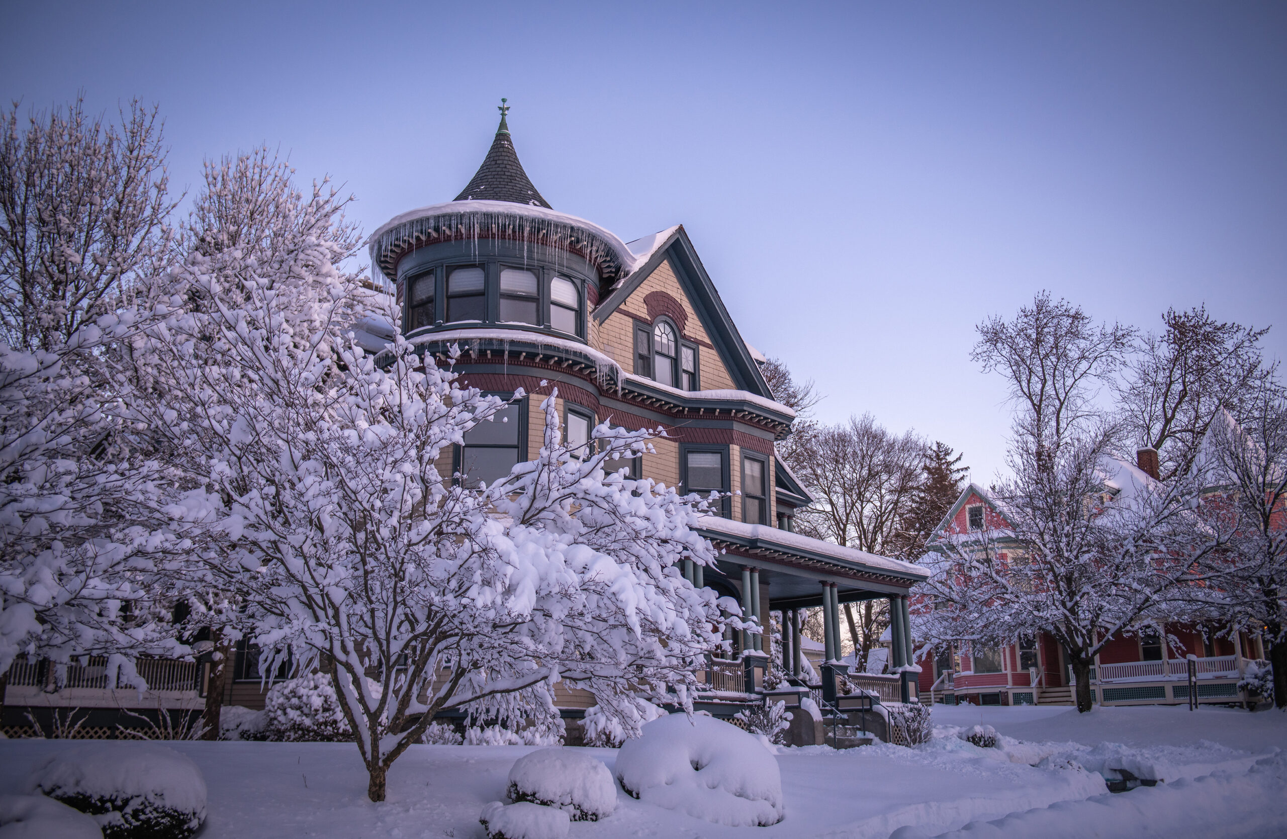 Harrington House at Clark University after the first snowfall of 2024