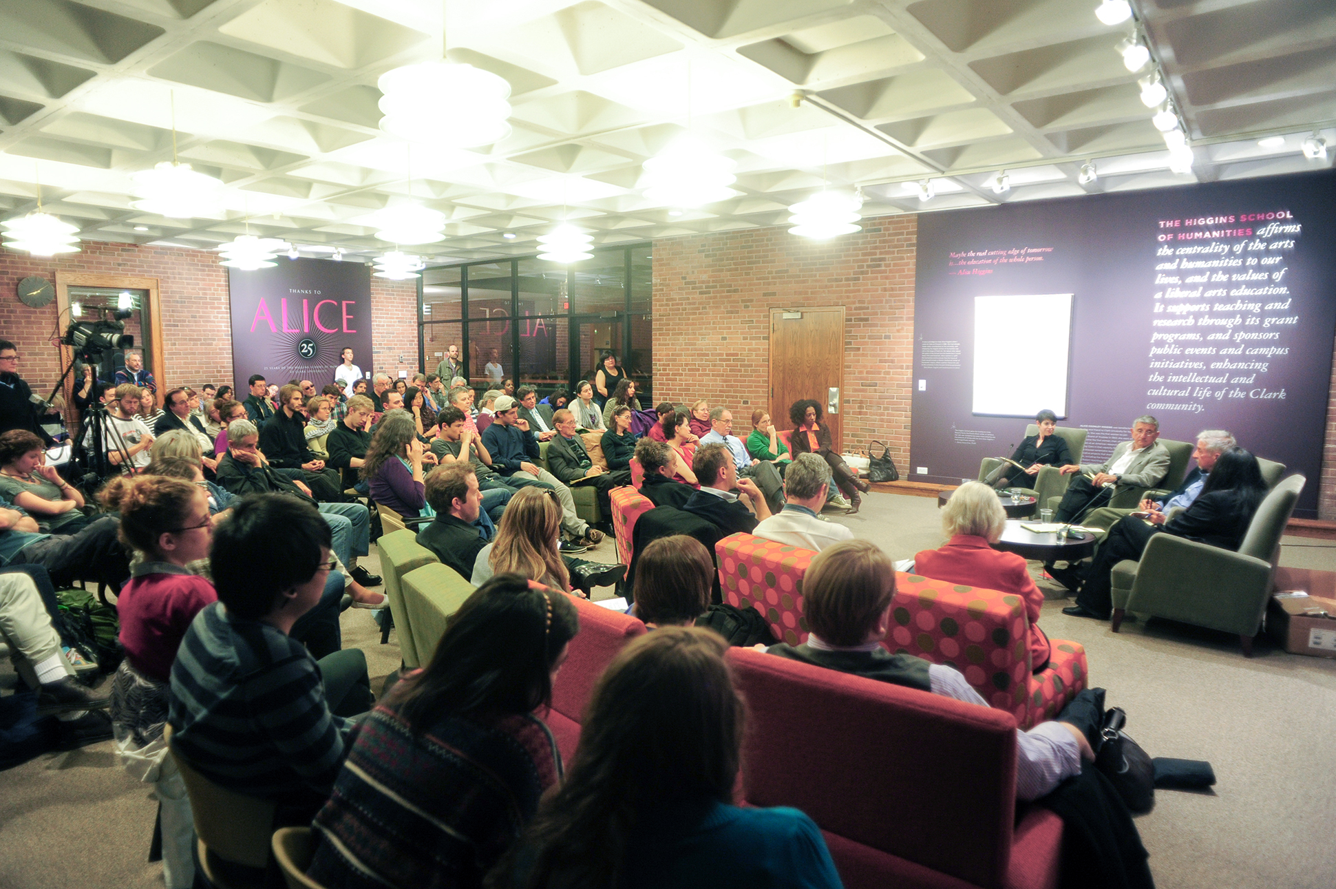 Tom Hayden speaks at Clark University in 2011